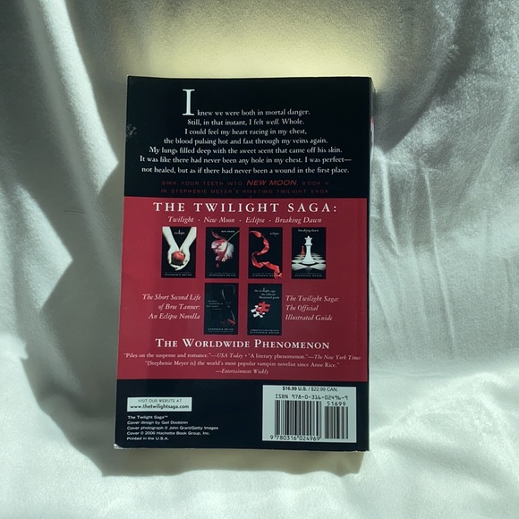 Twilight New Moon book by Stephenie Meyer - Picture 2 of 2